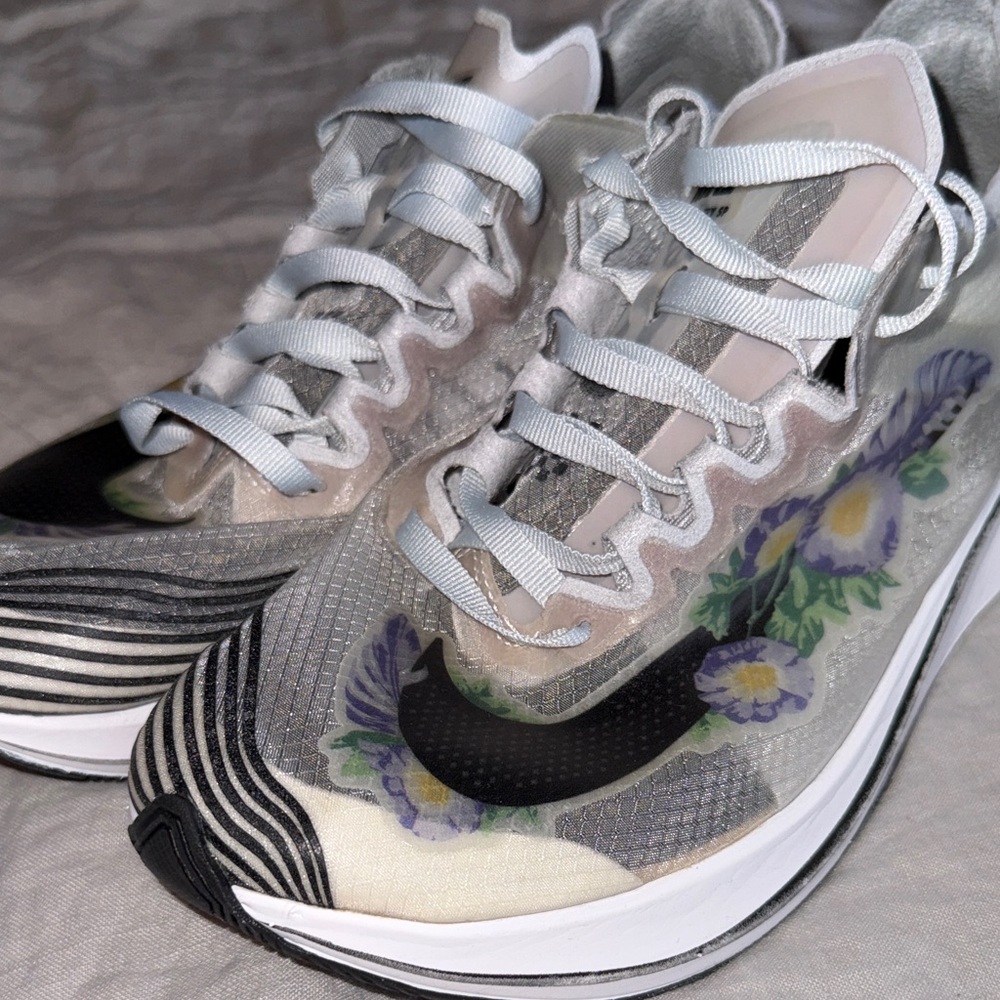 Nike Women's Floral Sneakers - White and Black